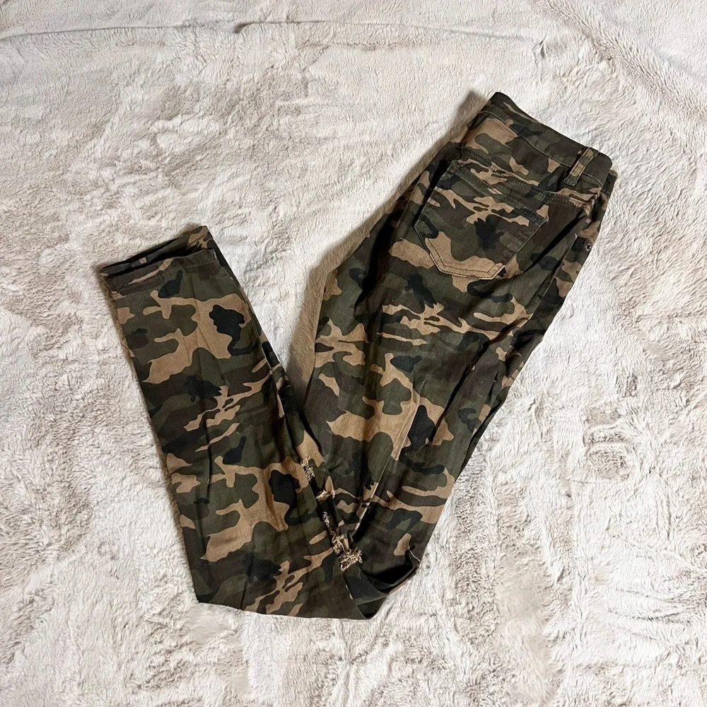 Camouflage jeans